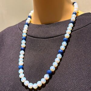 🌸 Beautiful lapis & moonstone necklac~  all natural &!spectacular. 22” long